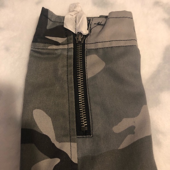 Coalition L.A. : Camouflage Cropped Jacket. Multiple Sizes: S,M,L, XL - Picture 12 of 15